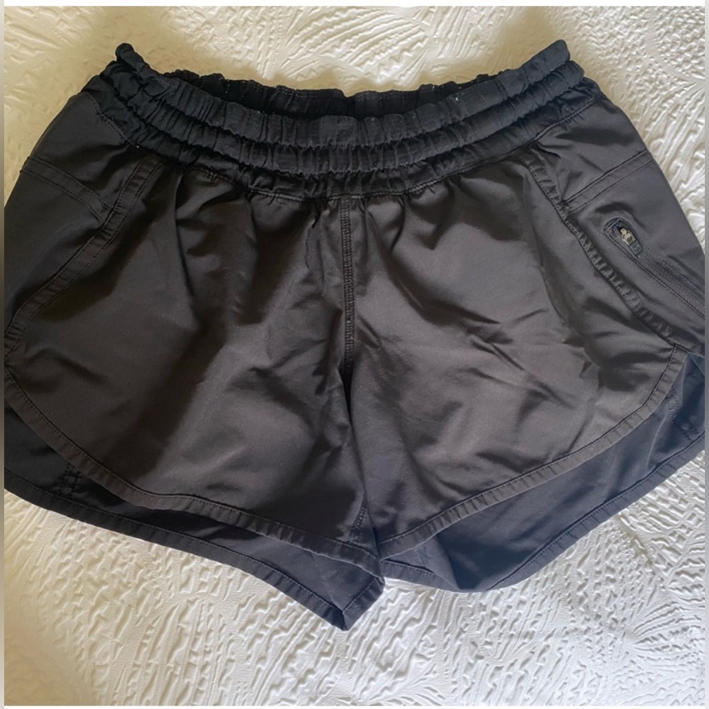 Lululemon Shorts - black size 4